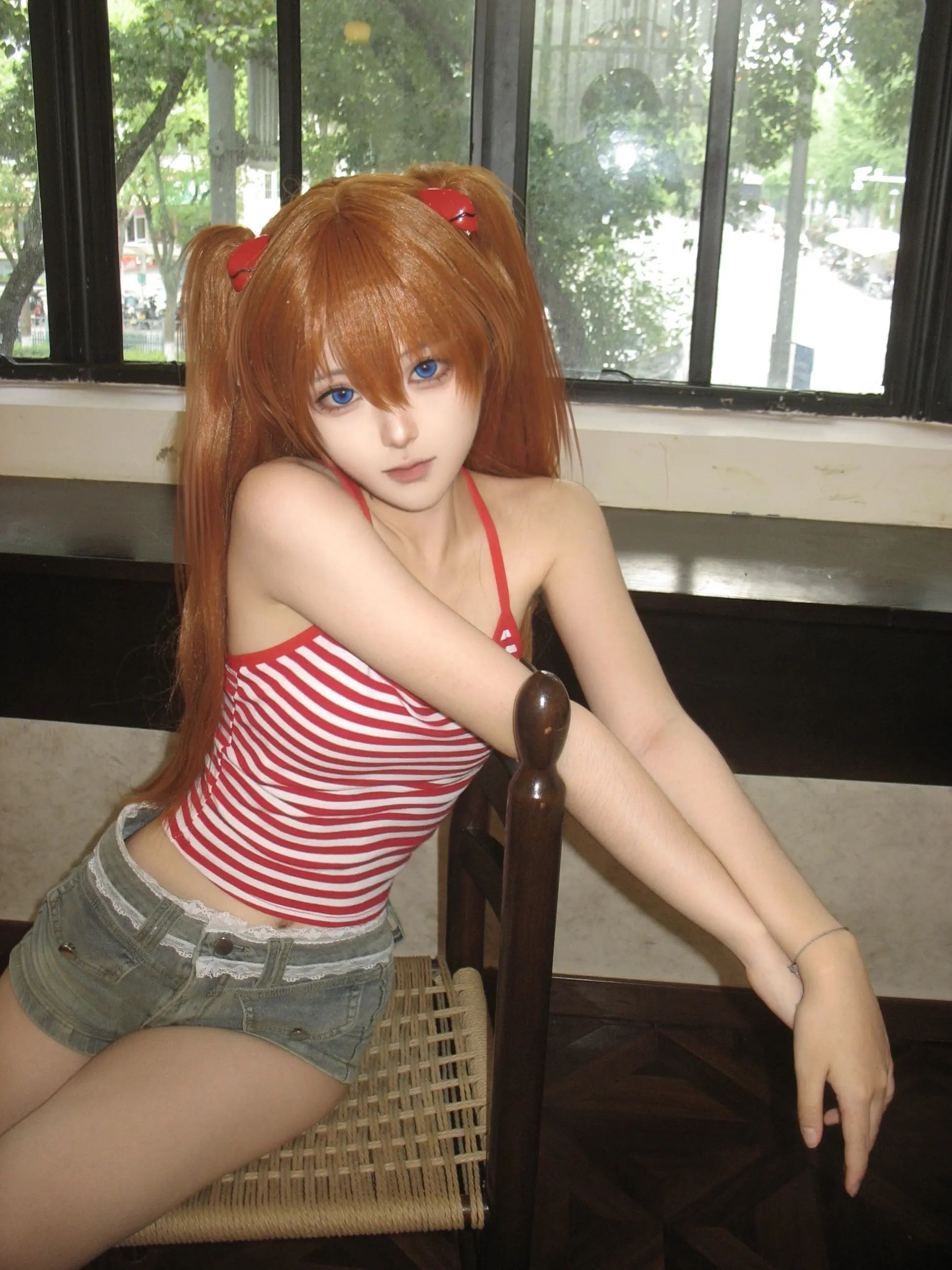 八点的阳光。
