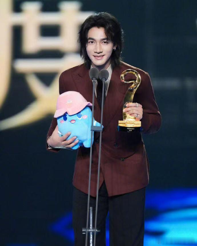 此沙这个年度青年演员的含金量 此沙获年度青年演员奖项，含金量不言而喻！同场皆是经