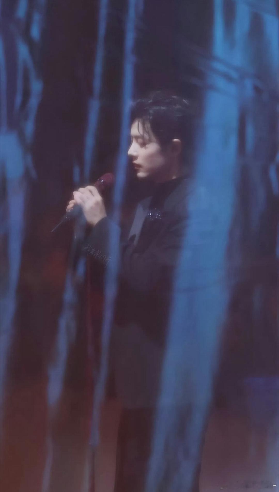 卧槽肖战这张图好有神性！