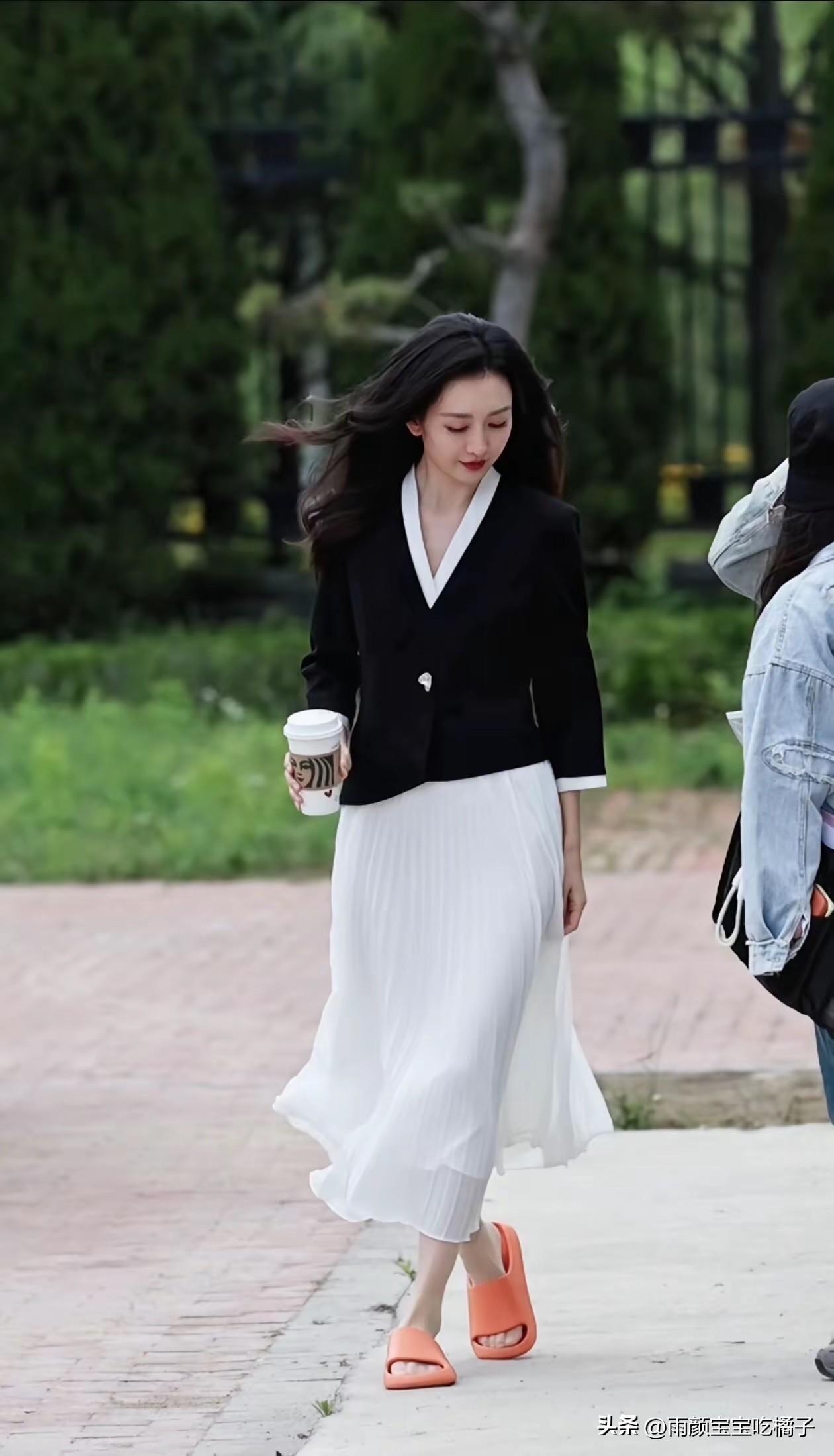 不怪那么多人想娶她，确实风韵犹存