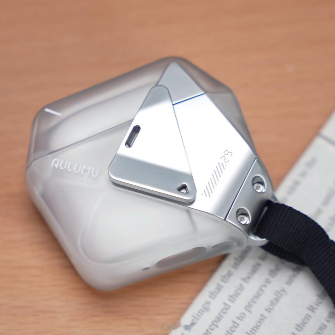 有用AirPods4的小伙伴吗？评论区抽送一个aulumu的耳机保护壳～ ​​​