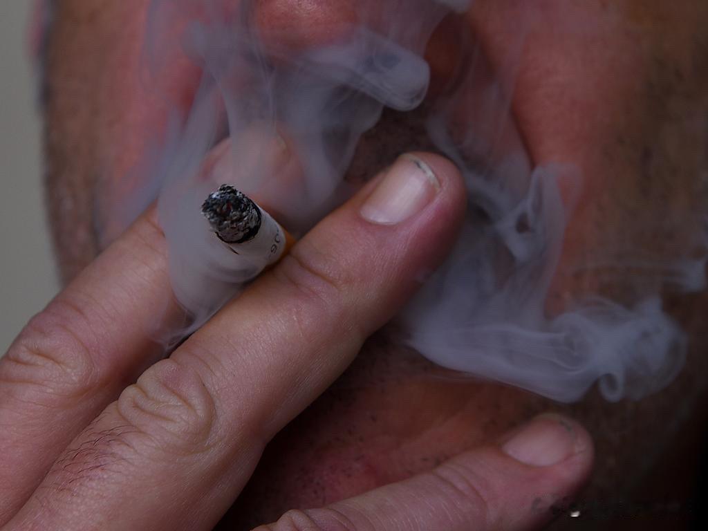 澳洲烟草税9月上调，合法香烟一包$60！烟民在黑市狂吸$100亿

澳洲按计划于