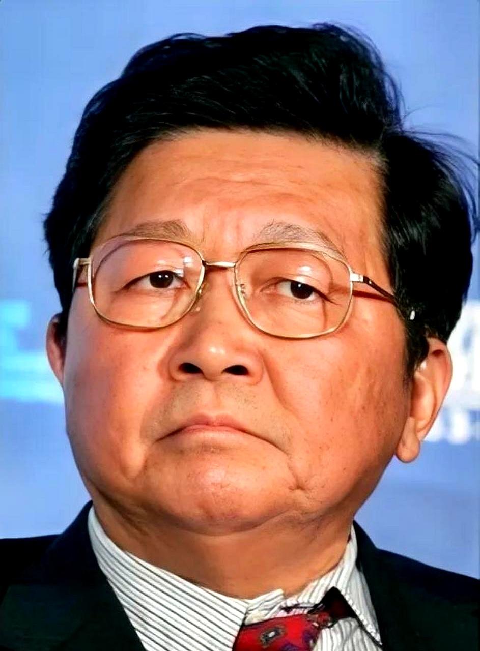 180万亿财富说没就没？
难怪专家急了！
最近有位大佬放话了，说房价不能再跌了，