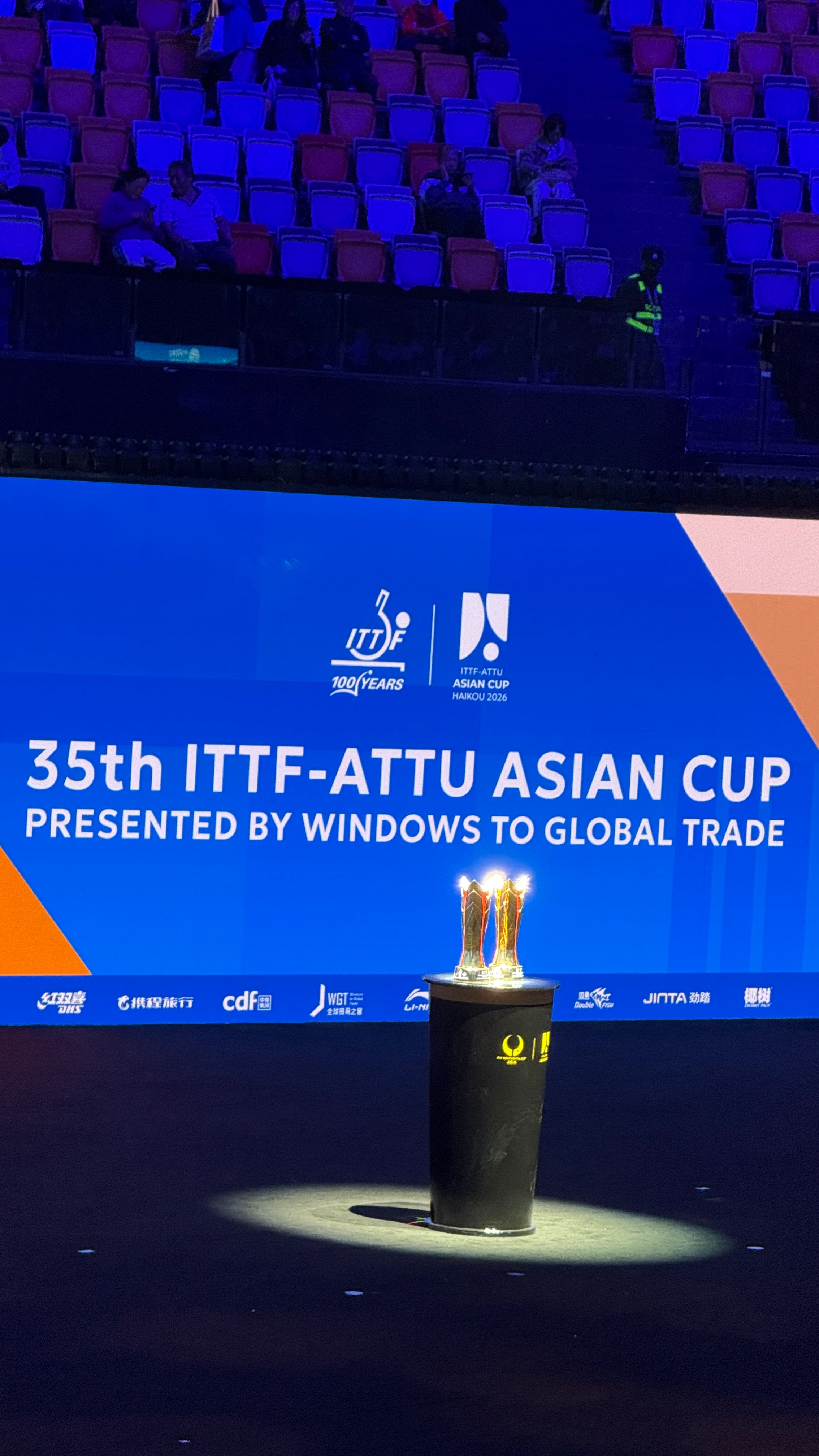 两个宝宝待会加油 海口·五源河体育馆