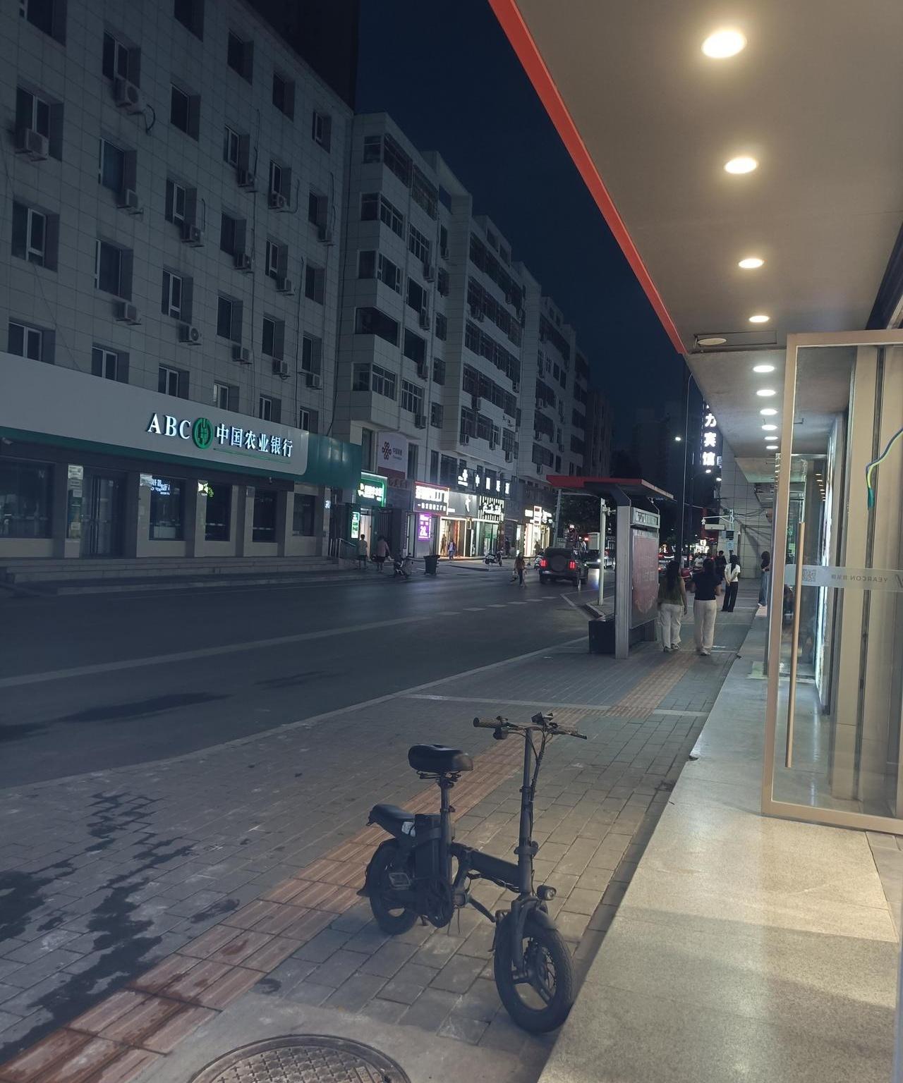 谁能想到，一趟绥德出差，半夜11点淋着雨回宾馆，我居然一点没觉得冷，反倒被一碗饸