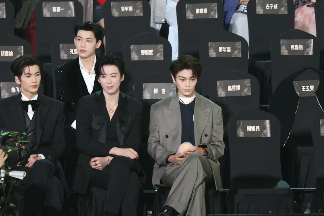 四个人颜值怎么排序 