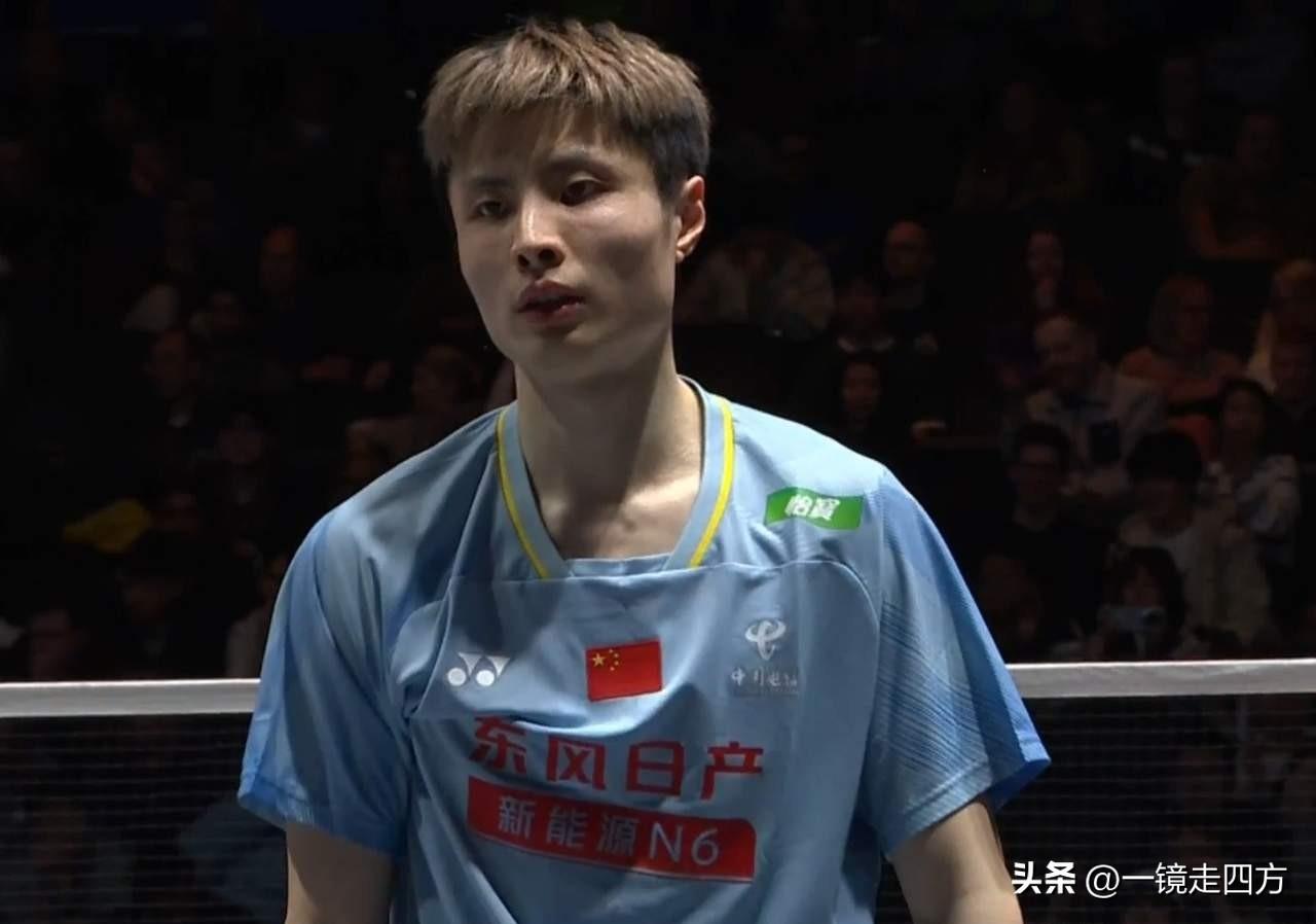 全英羽毛球公开赛首日，中国队开局不利，卫冕冠军石宇奇面对最近四次交手全部战而胜之