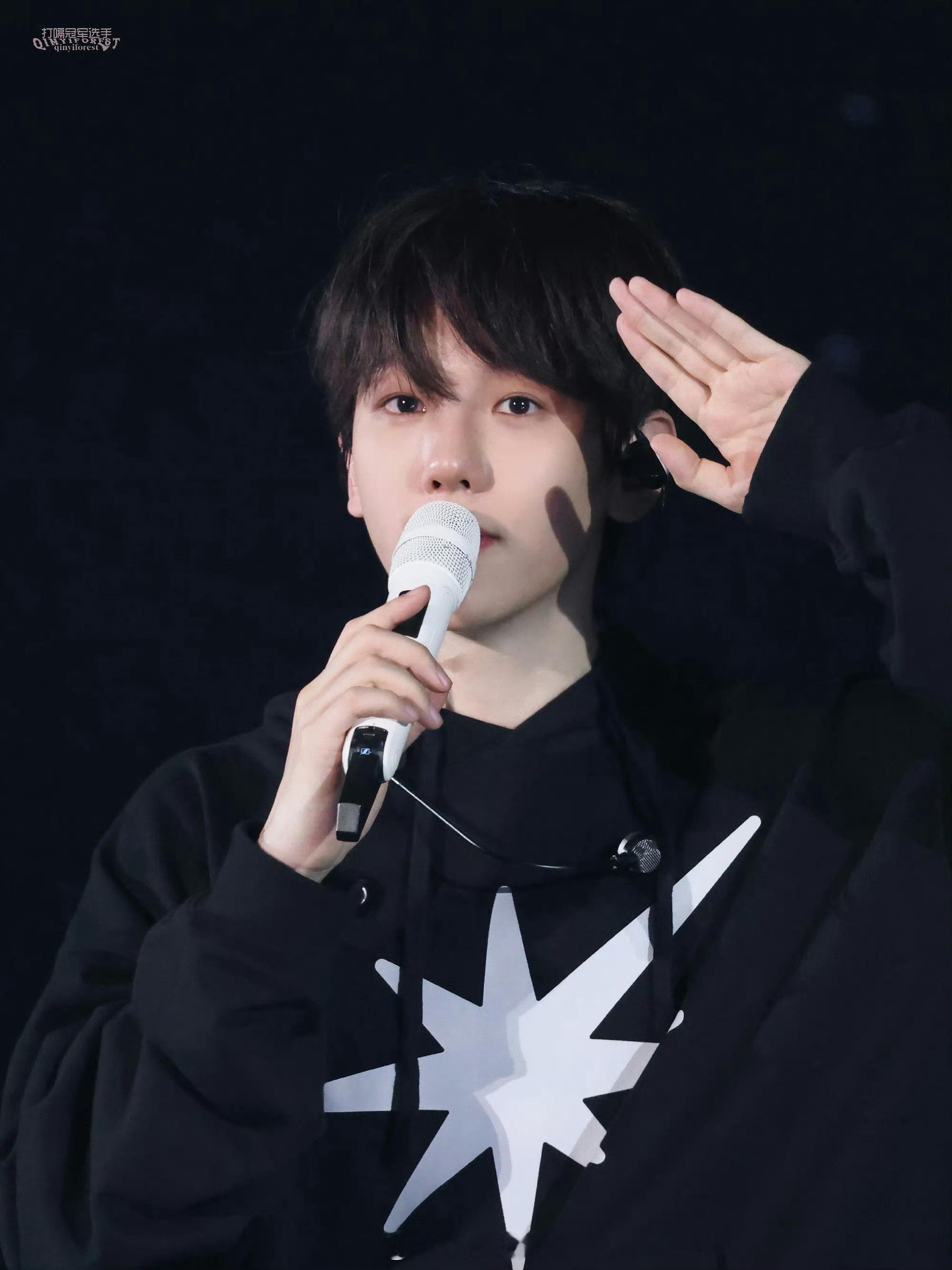 #边伯贤SM新厂牌logo相似#别带边伯贤了好吧，只是一场演唱会的logo罢了…