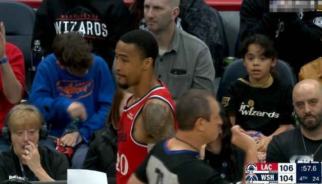 快船大将科林斯的状态真是令人感到惊喜！在今天快船客场以110：106战胜奇才的比