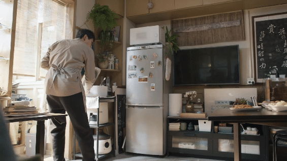 #怎么有女主开播第一集就怀孕的# 怀孕的消息，如同夏日午后的雷阵雨，突如其来，让