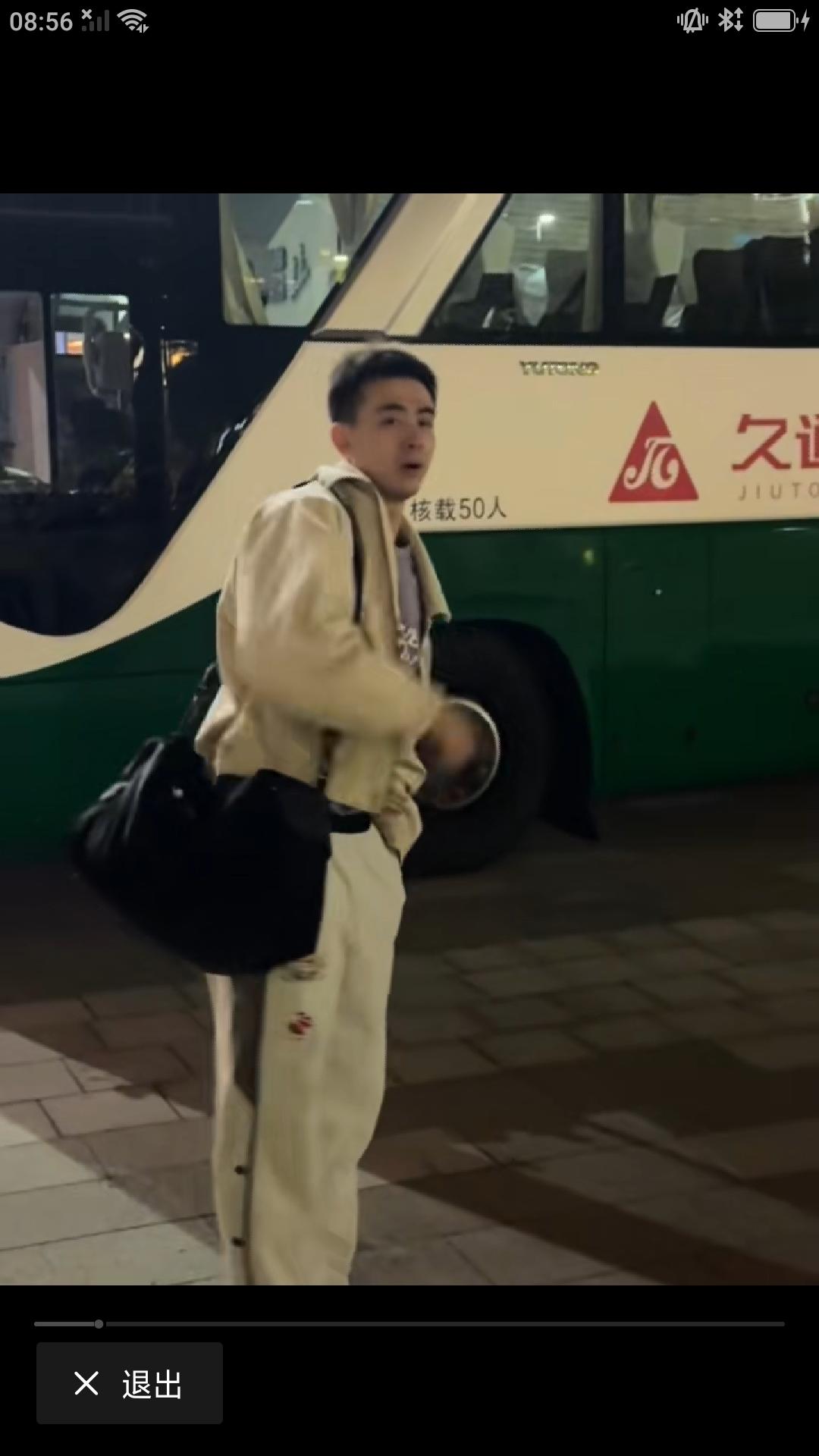 昨晚辽宁队客场34分惨败给上海久事，遭遇两连败。赛后球队核心赵继伟表情落寞，对这