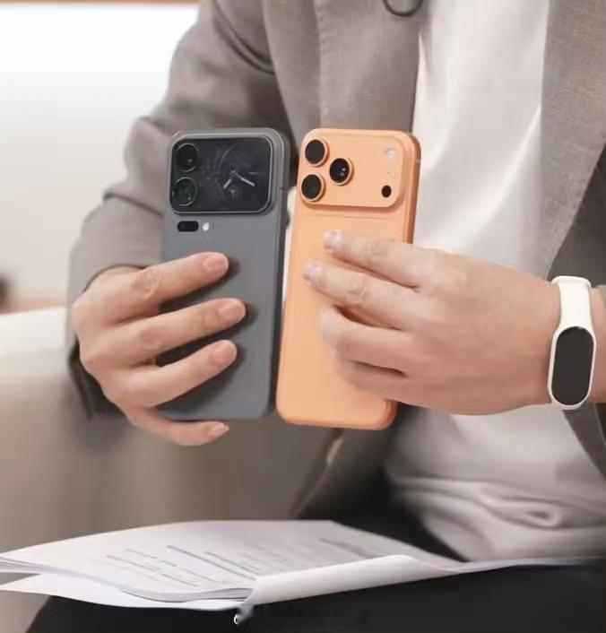 小米17Pro和iPhone17Pro真机对比 “好的设计总是心有灵犀”。[微笑