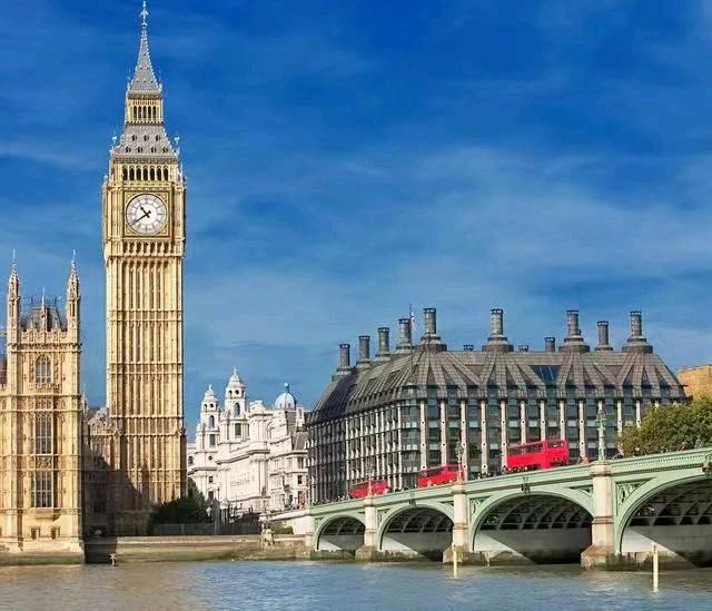 上海，一名从英国留学归来的男子，竟然找不到好的工作，只能找到一份月薪4000元的