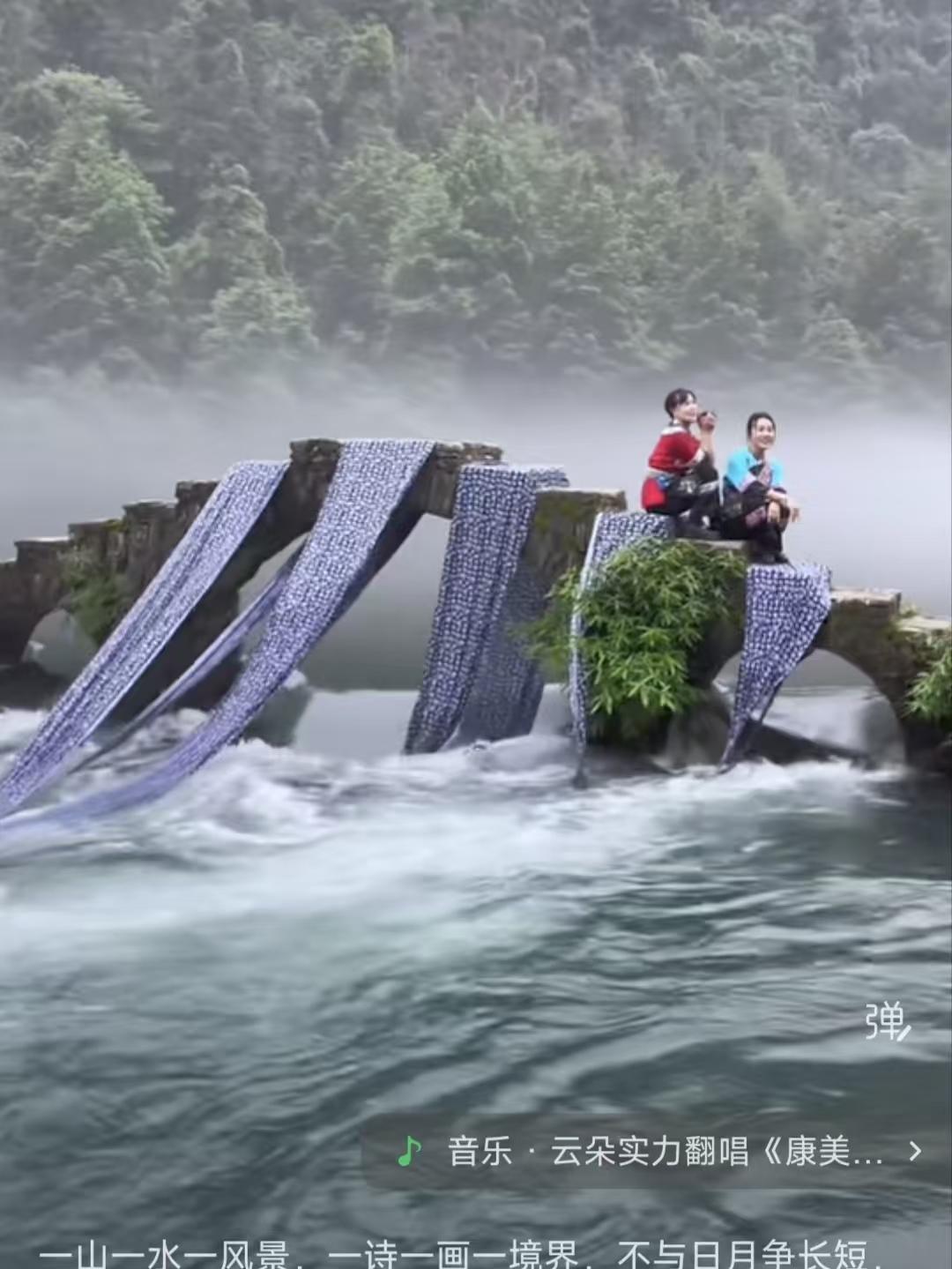 水仙子.江南清欢
烟峦水墨染江南，
远壑清风伴雅闲。
一丘一壑皆诗卷，
悠然岁月