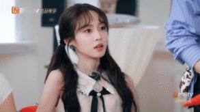 王星越[超话]王星越给王可拧瓶盖花儿与少年 小小的瓶盖，藏着大大的温柔，王星越这