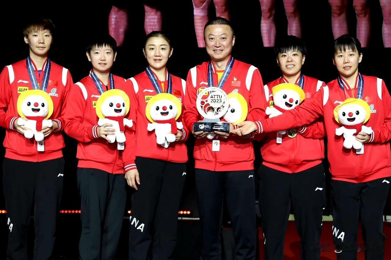 国乒“五朵金花”和她们的“班主任” ，大家评评，哪朵“金花”最耀眼？