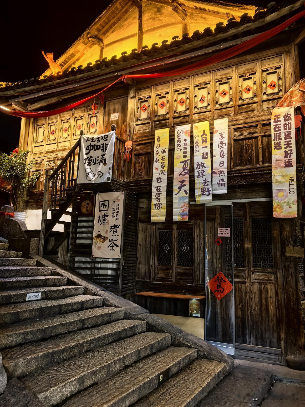 浙江湖州市的德清县才是古镇的代表！


德清县的新市古镇不出名，它既没有乌镇的壮