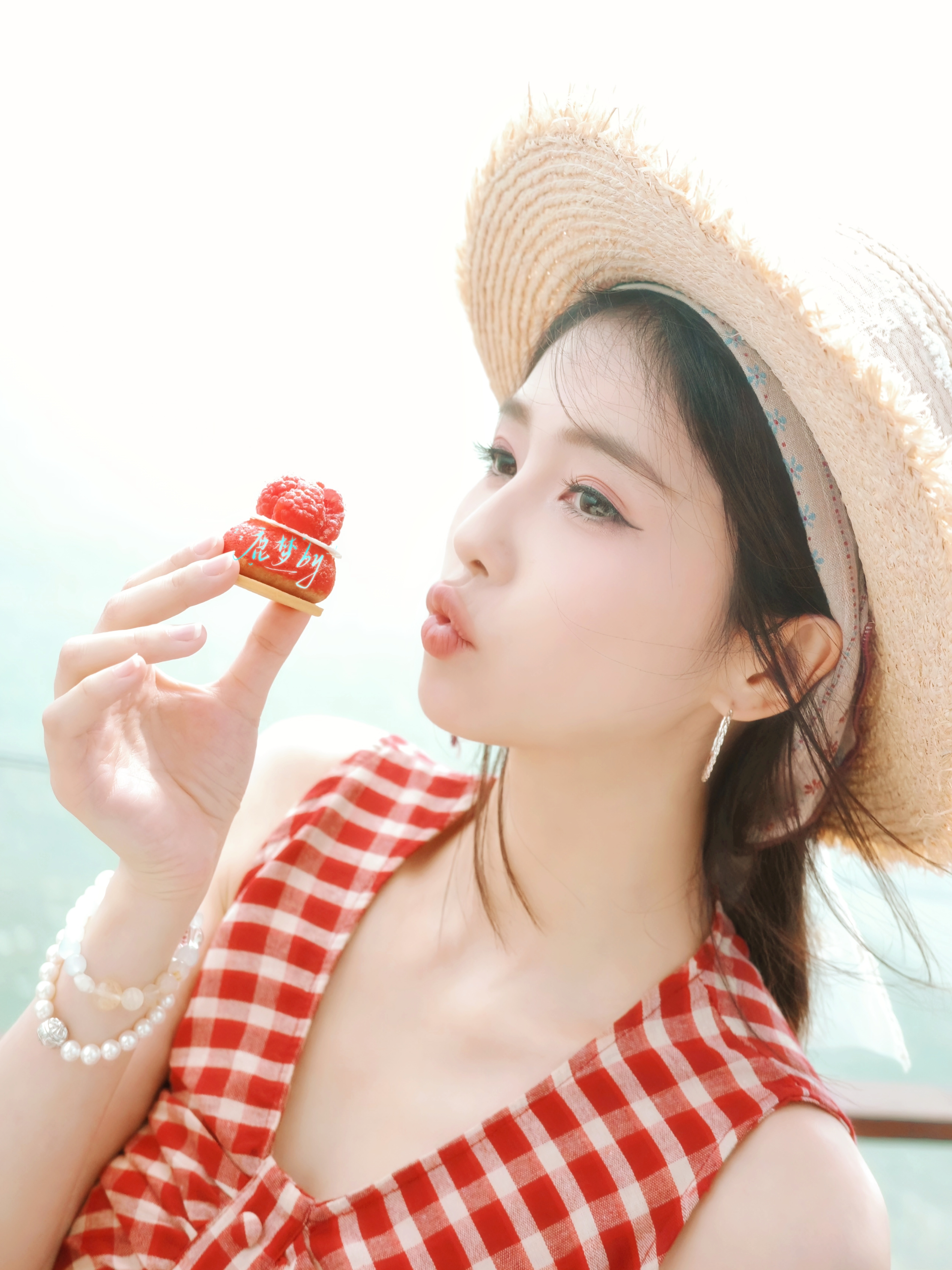 修完了修完了 先偷偷发一张夏天的快乐莫过于去海边放松一天一眼看出白鹿自己化的妆
