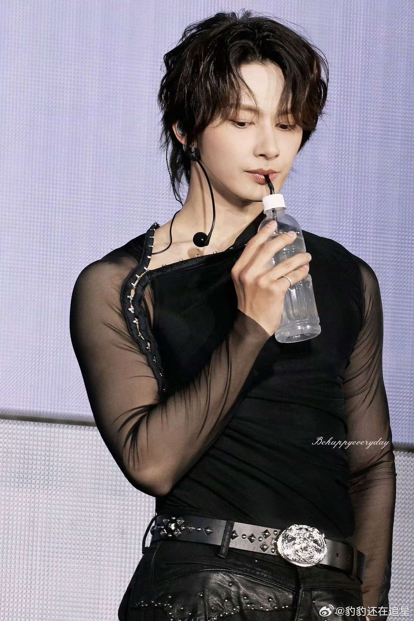 文俊辉透视装谁能拒绝这么慷慨且富有的文俊辉