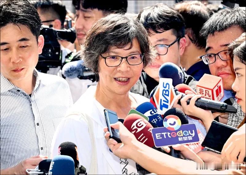 蔡壁如被爆涉京华城案   

继柯文哲涉京华城案后，民进党台北市议员洪健益昨天在
