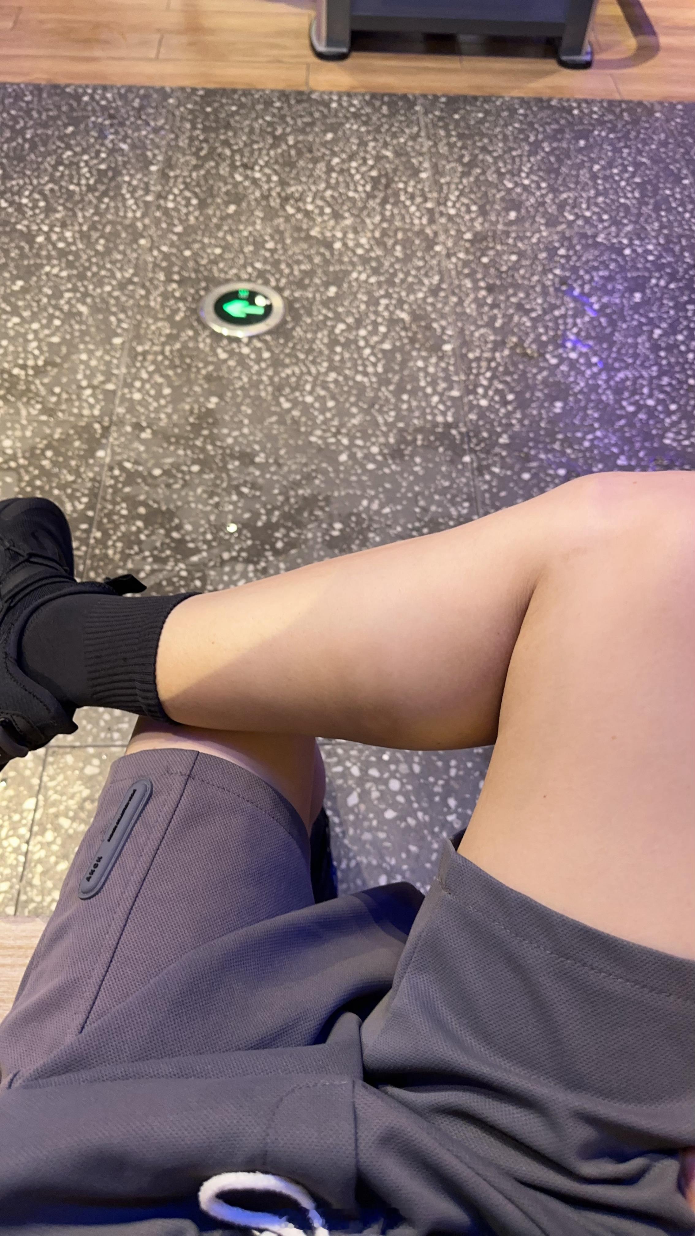我们健身房赶紧倒闭吧！器械全是满的...去年说是健身房升级，结果变小了，把三分之