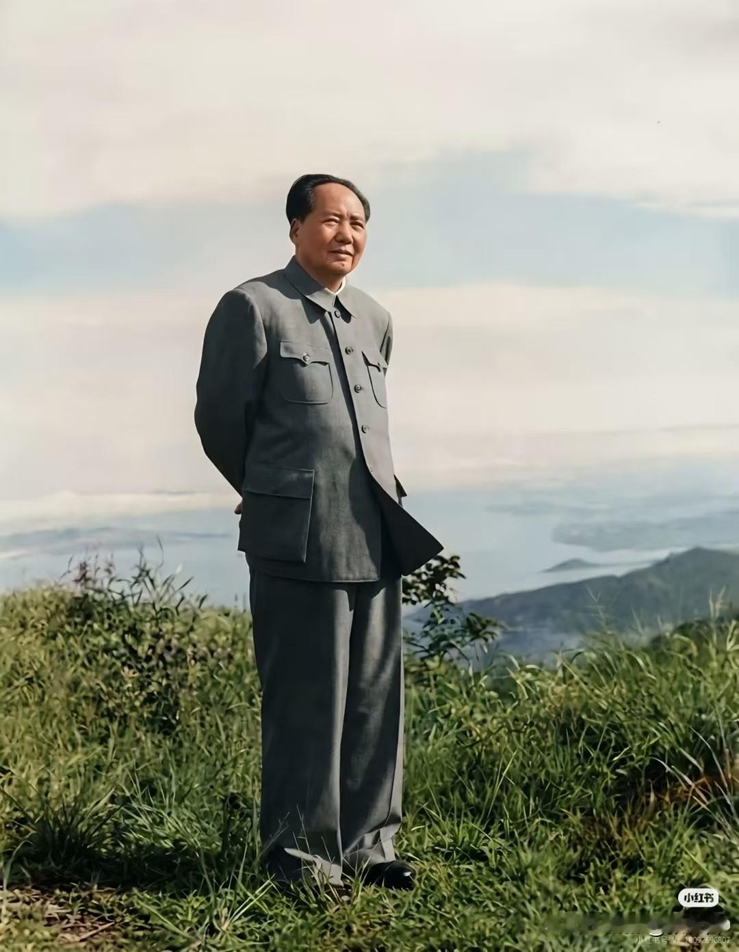 毛主席为啥在正式国事场合不穿西装，只穿灰色中山装？原因让人肃然起敬

一、拒绝照
