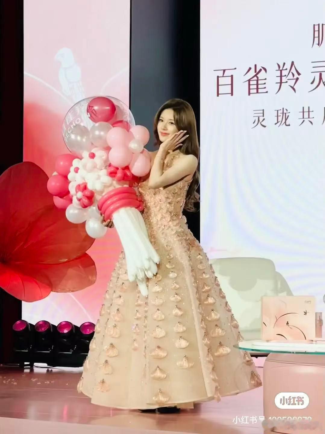 现在赵露思颜值怎么越来越回去了 