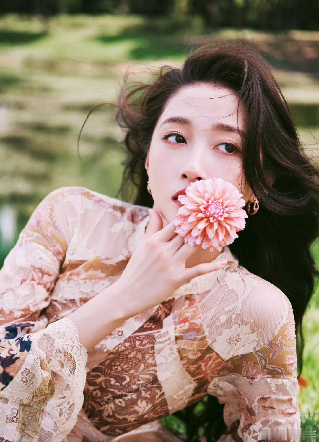 关晓彤29岁生日这套好美啊！祝晓彤生日快乐！！🎂🎂 ​​​