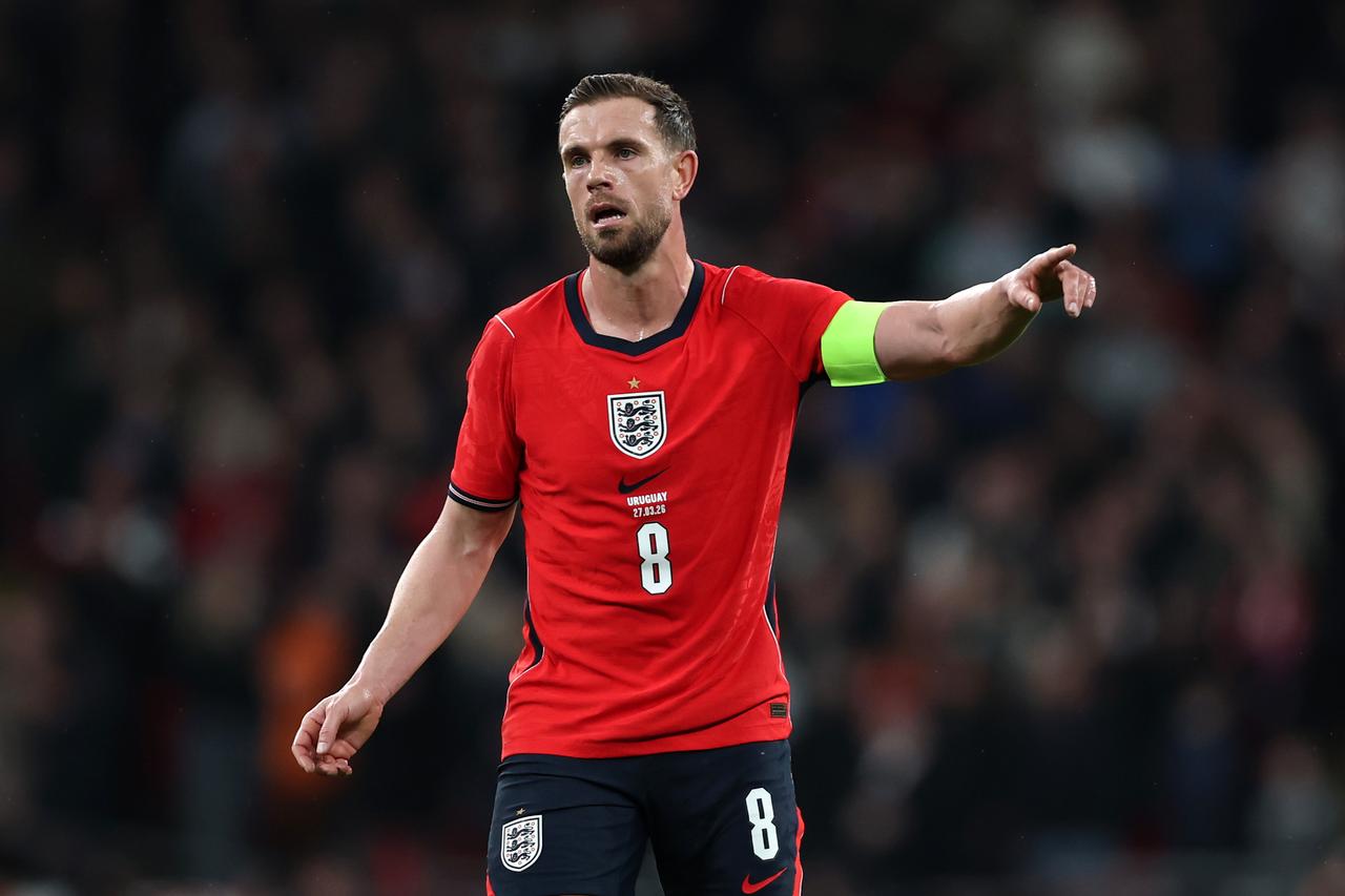 乔丹·亨德森就本·怀特遭球迷嘘声一事表态👇：
 
“球迷们会听信媒体的说法，但