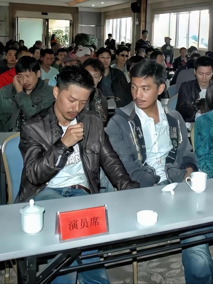 “炮灰团”们用他们一生在证明我们不是孬种。正规团们叹气说，我们真他妈不...