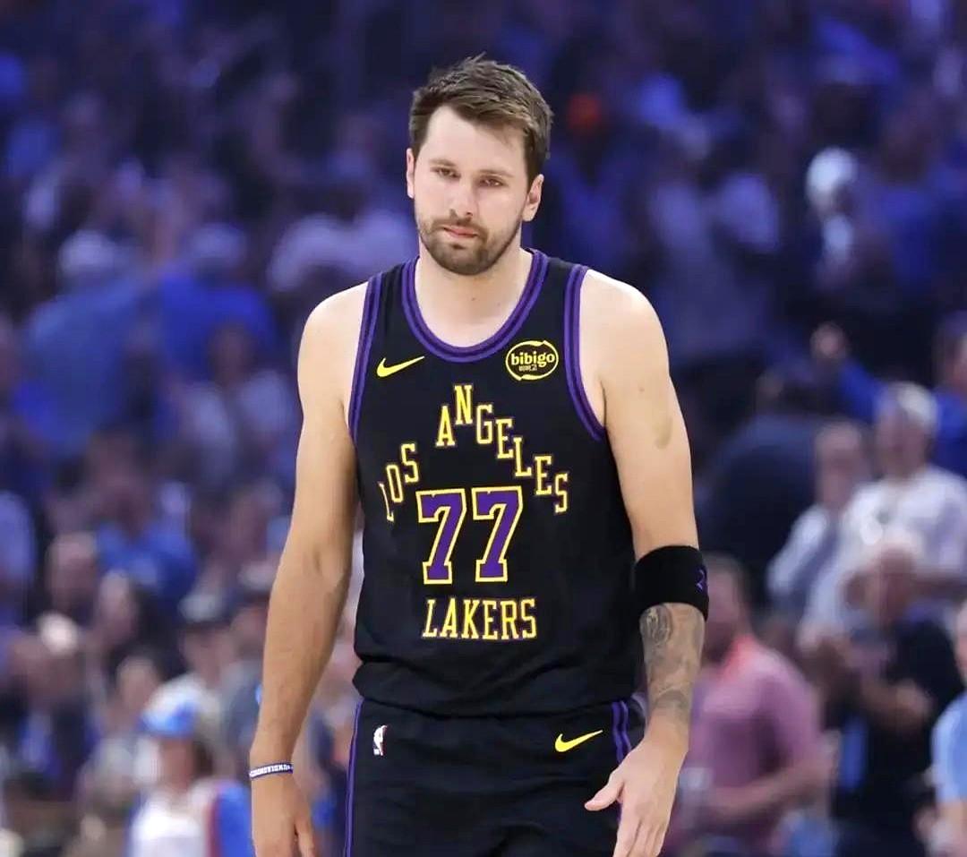 湖人出大事了！雷迪克亲口确认，东契奇和里夫斯双双重伤，常规赛直接报销。

据主帅