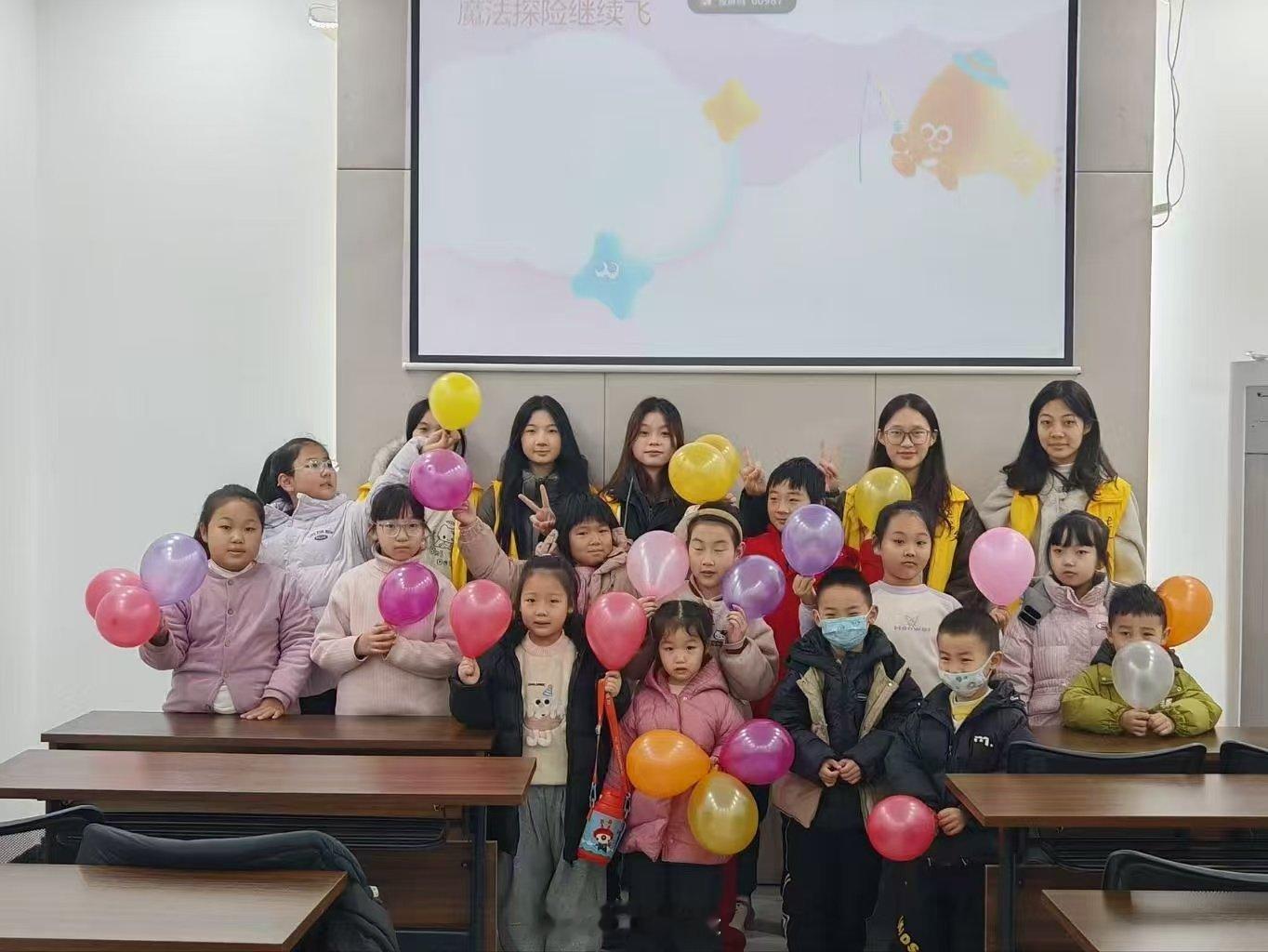 【巧思感静电 童心悟科学】 曲阜师范大学教育学院“教泽润童心，科学筑新知”实践队