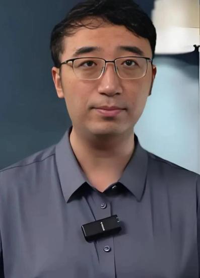 清华北大双料学霸李永乐，毕业后两次面试被名企拒绝，转身到北京人大附中应聘物理老师