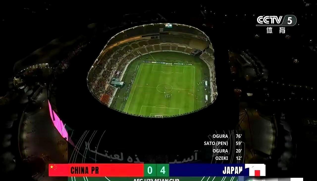 0比4，比分像耳光，扇醒所有“差不多”的幻想。
 
日本第12分钟就进球，20分