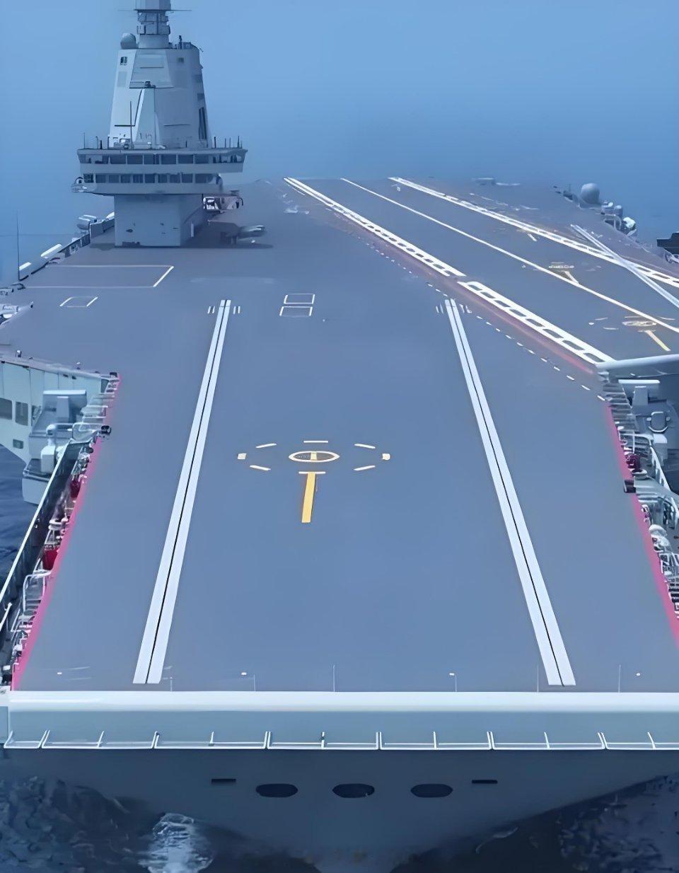 中国海军已从近海防御转向远海防卫我们现在是淡蓝海军，离深蓝海军还差两小步，分别是