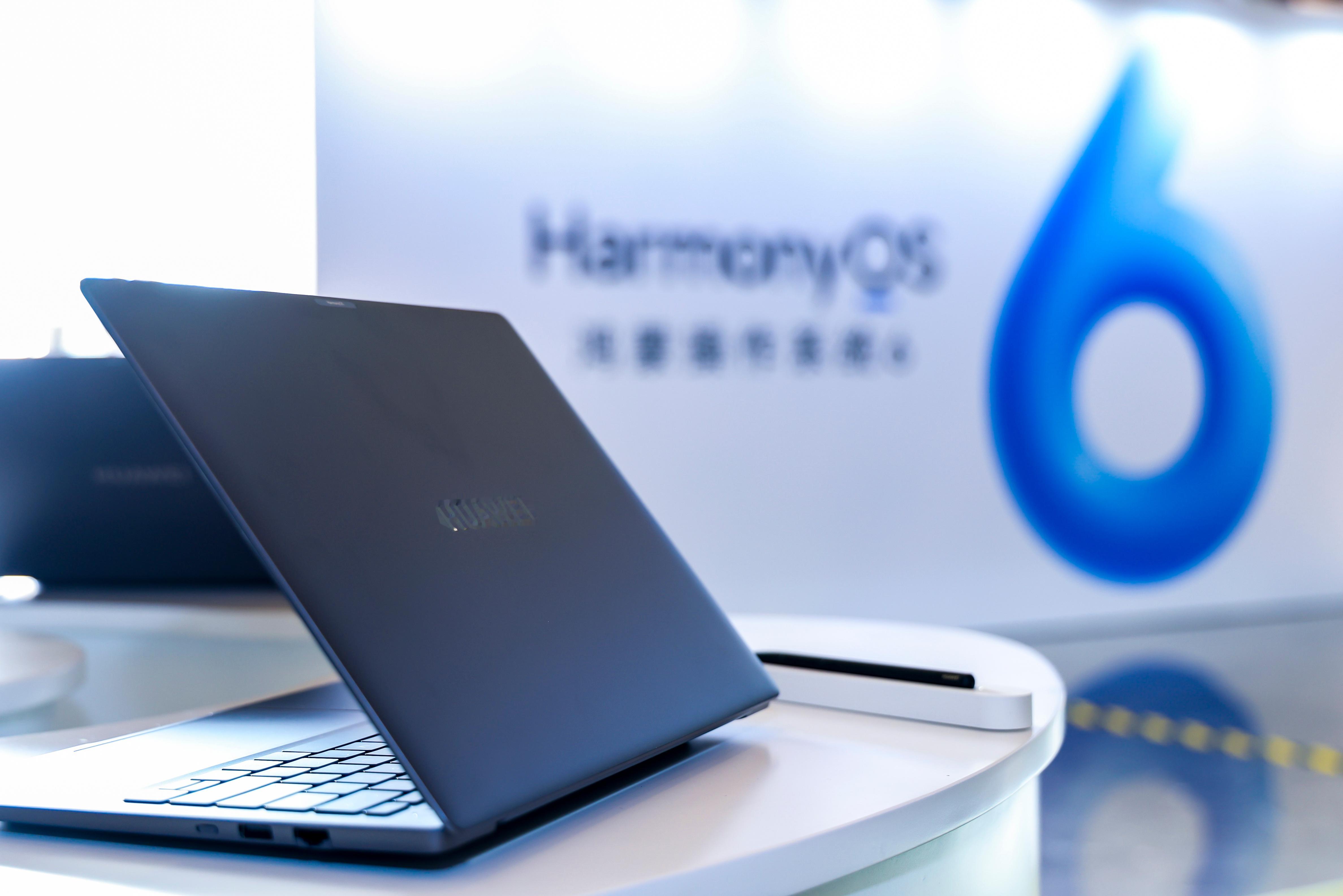 新一代鸿蒙电脑发布 全新鸿蒙电脑 “华为擎云 HM740” 以及鸿蒙电脑企业版操