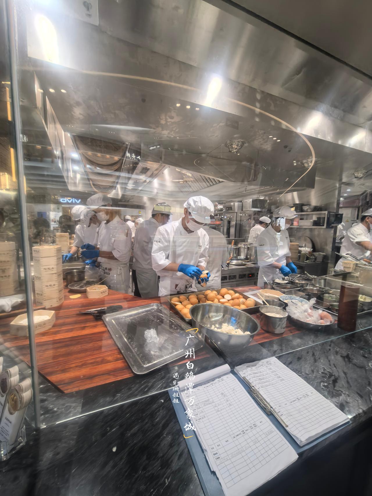 广州白鹅潭万象城｜国庆觅食陶陶居，久违的全明厨房
老广一定记得，早年第十甫路陶陶