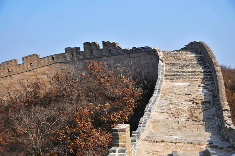 我敢说，这几天全网起鸡皮疙瘩最多的事儿，就是这个了。

一个大学生在八达岭上，带