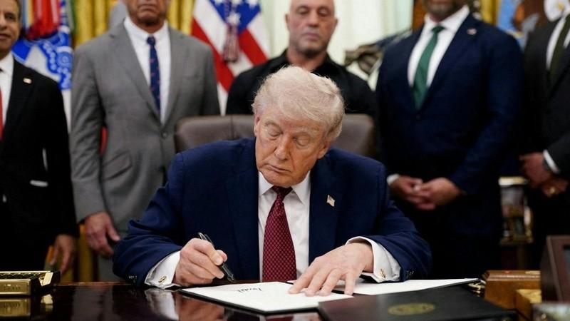 美国内斗升级！特朗普支持率跌破 40%，伊朗战争成导火索，这下谁还顾得上围堵中国
