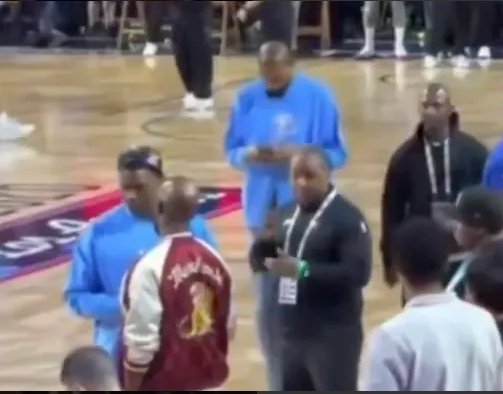 #杜兰特的回旋镖来了#美国网红FlightReacts今日更新视频，指责杜兰特在