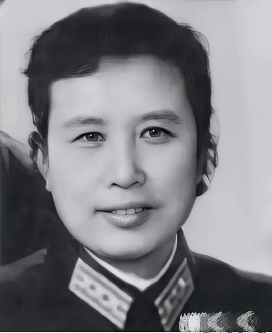 1938 年奔赴延安的富家女廖冰，一辈子不愿依附丈夫做清闲官太太，晚年曾在西德波