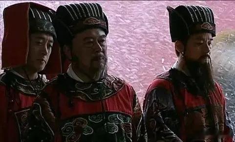 隆庆年间，兵部尚书郭乾在应对边疆鞑靼问题时，优柔寡断、表现欠佳，最终被免去官职。