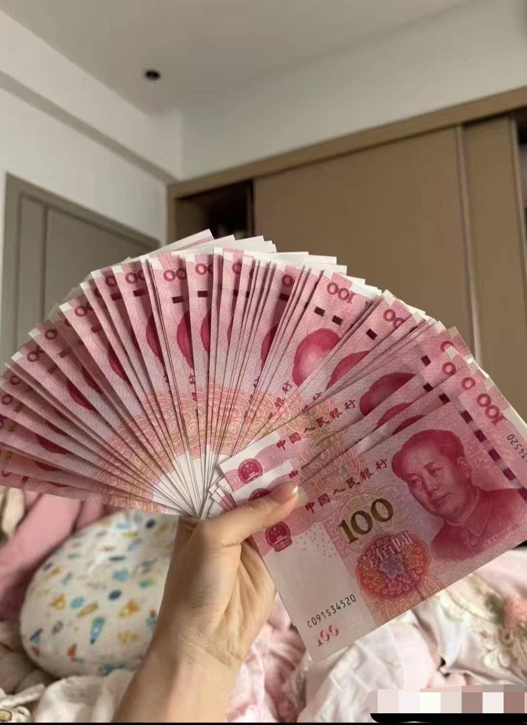我们都习惯性被一种人生节奏推着走：年轻拼命上班打拼，熬到中年养家糊口，心里总给自