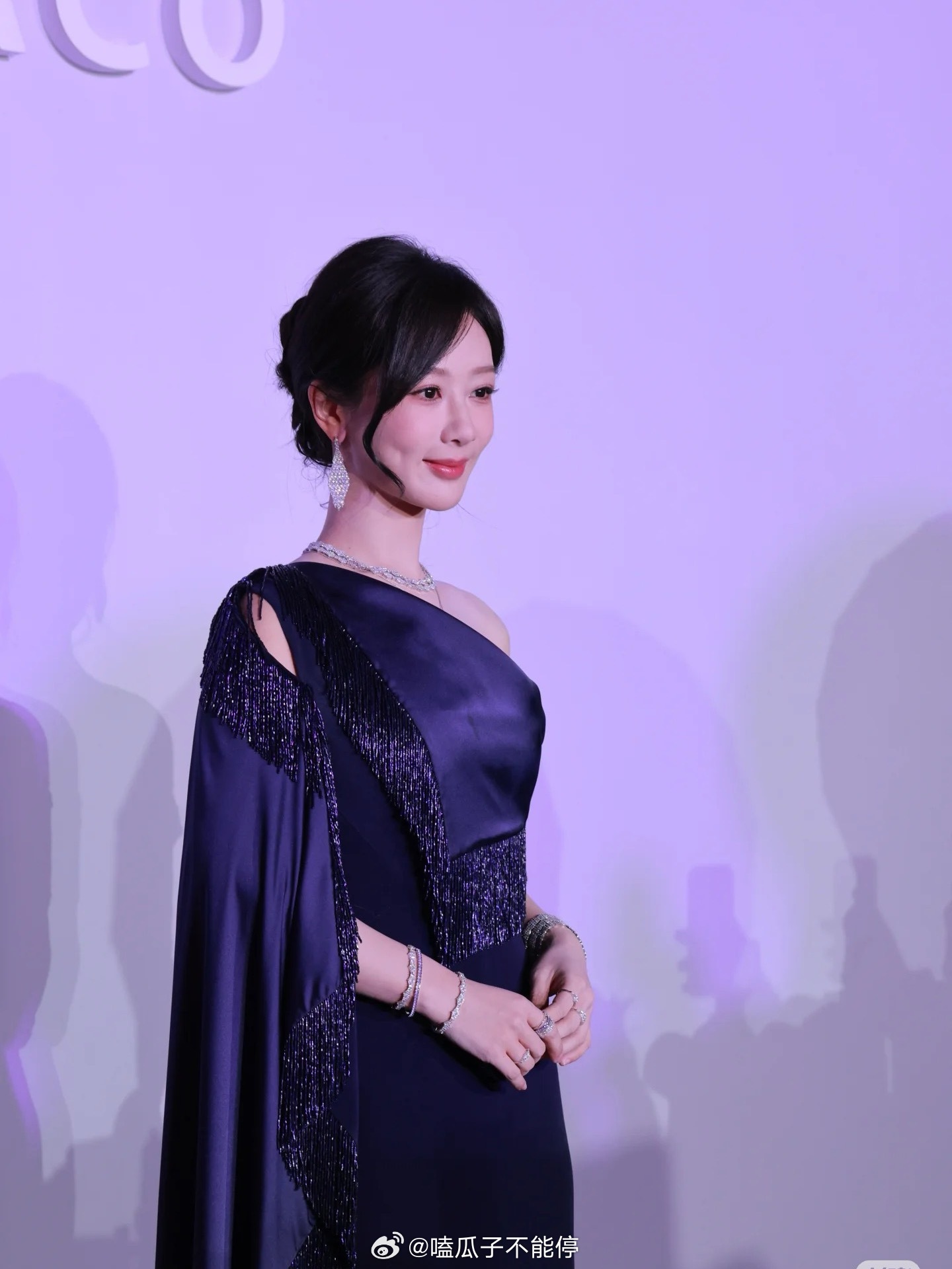 杨紫今日线下活动路人拍摄生图🈶好完美的状态，贵气逼人