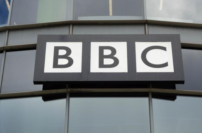 有些媒体总想搞个大新闻，结果把自己搞成了笑话。BBC发了条关于中国贪官被判死刑的