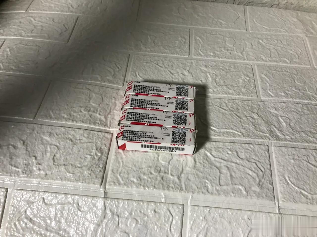 进口配件的价格能差多远？
丰田ZR系列发动机的火花塞，电装产品。
用到丰田车型上