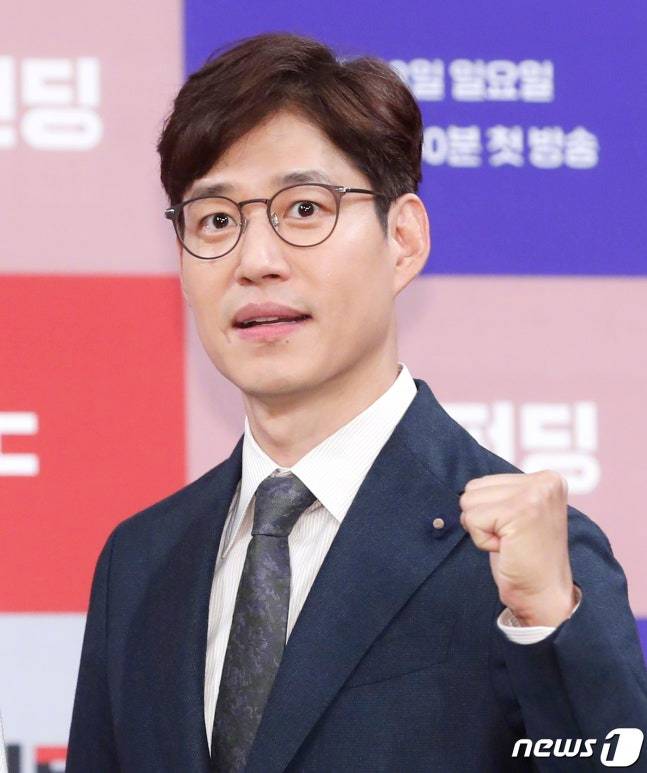 刘俊相崔秀英 有望出演KBS新周末剧来学校了 ，合作李姃垠 ，明年播出。该剧讲述