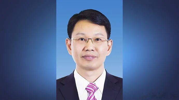 中央决定：程福波同志任国务院国有资产监督管理委员会党委书记。程福波，男，汉族，1