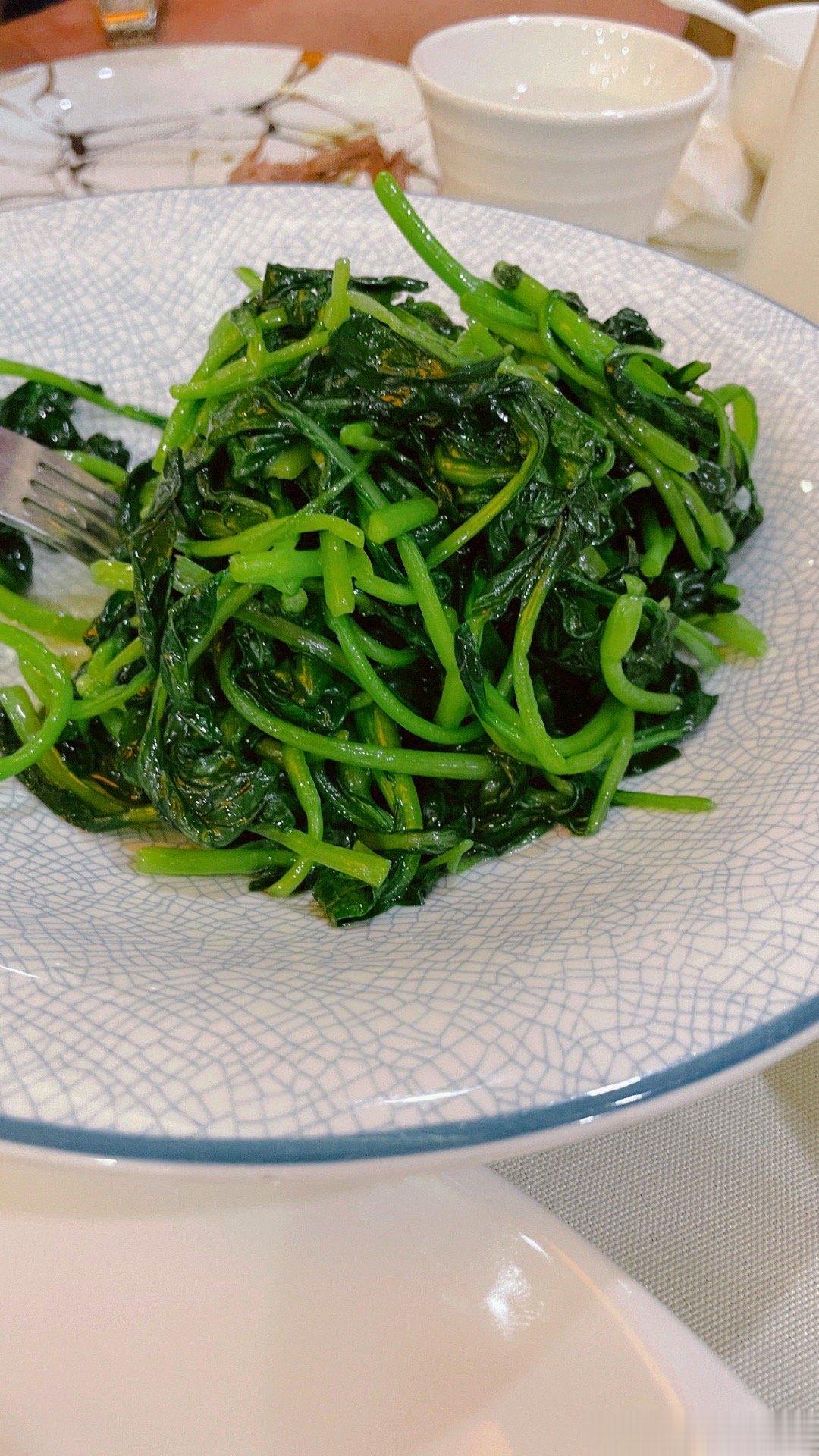 夏至是我国的二十四节气之一，属于夏季中节气的开始，也是一年中白天非常长的一天。?