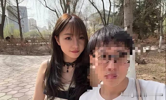 兰州25岁白女士坐男友的车出了车祸，造成高位截瘫，首先对她的遭遇表示同情，但事情